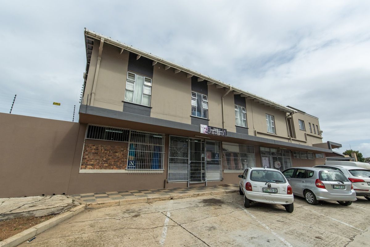 Commercial building with Mixed use and lucrative income!  - Photo 2