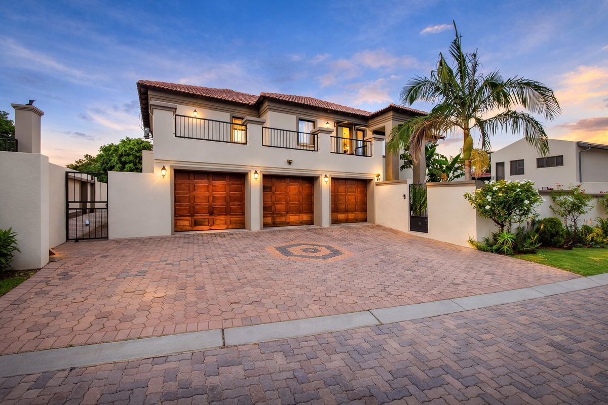 Huge 4 bedroom family home in secure estate - Photo 2