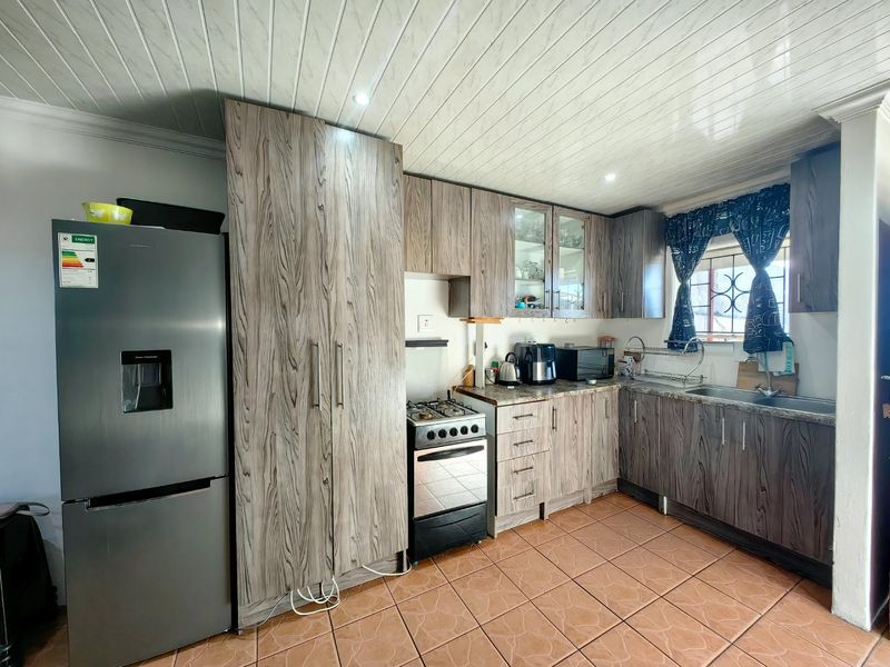 Location, Location , Location!!! - Photo 2