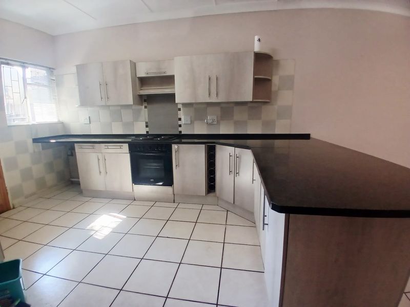 2 Bed Town house in Songloed for Sale - Photo 6