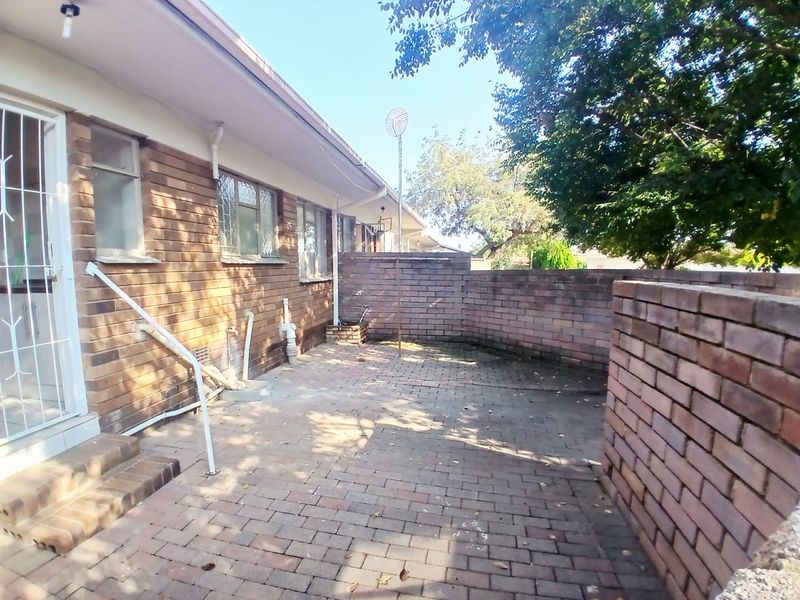 2 Bed Town house in Songloed for Sale - Photo 2