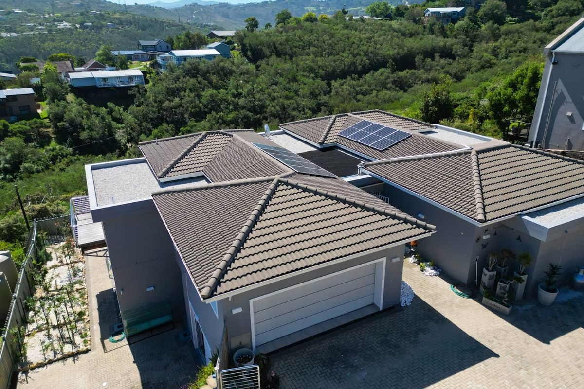 North-facing residence offering privacy and uninterrupted valley views. - Photo 5