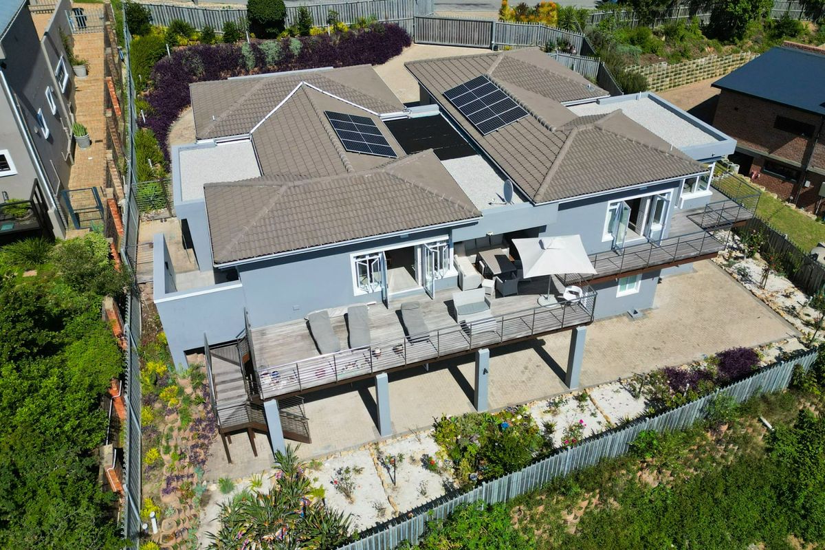 North-facing residence offering privacy and uninterrupted valley views. - Photo 4