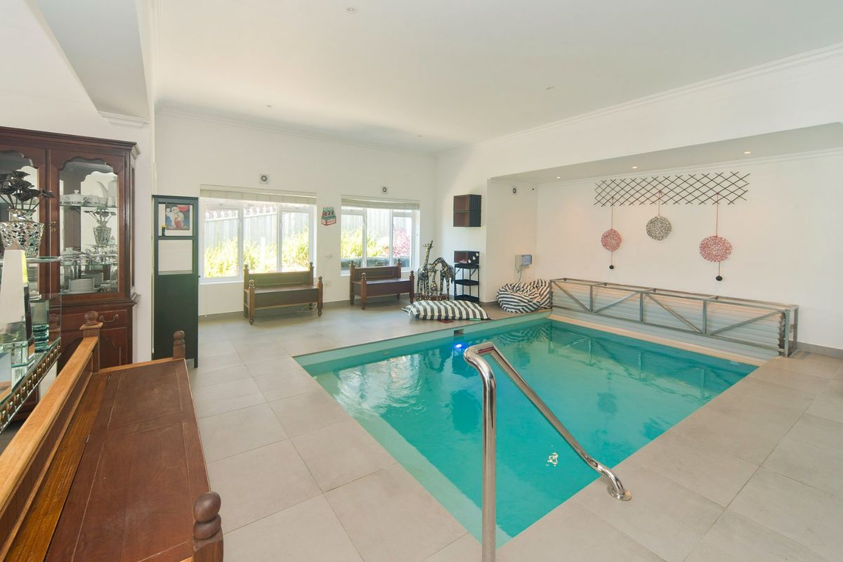 North-facing residence offering privacy and uninterrupted valley views. - Photo 3