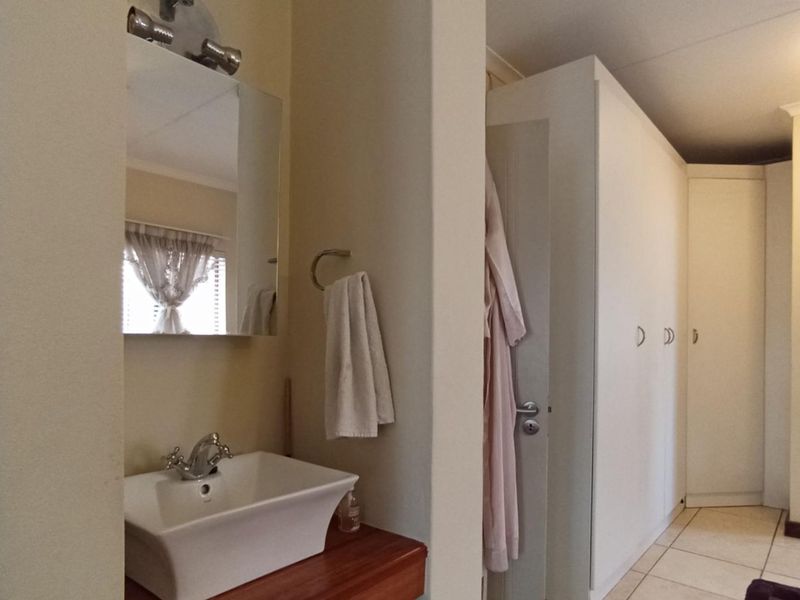 2 Bedroom Apartment For Sale in Beverley - Photo 10