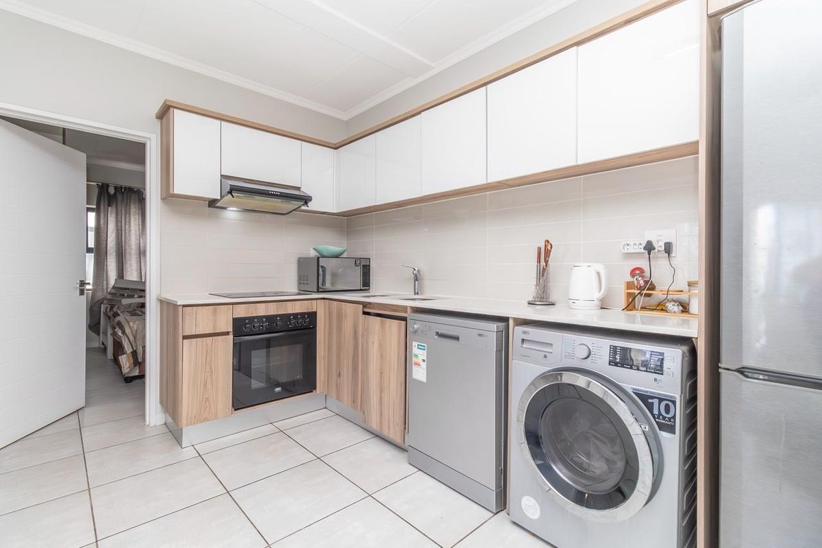 2 Bedroom Apartment / Flat for Sale in The Whisken Estate - Photo 2