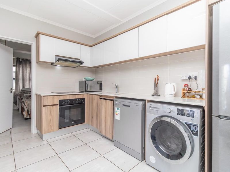 2 Bedroom Apartment / Flat for Sale in The Whisken Estate - Photo 2