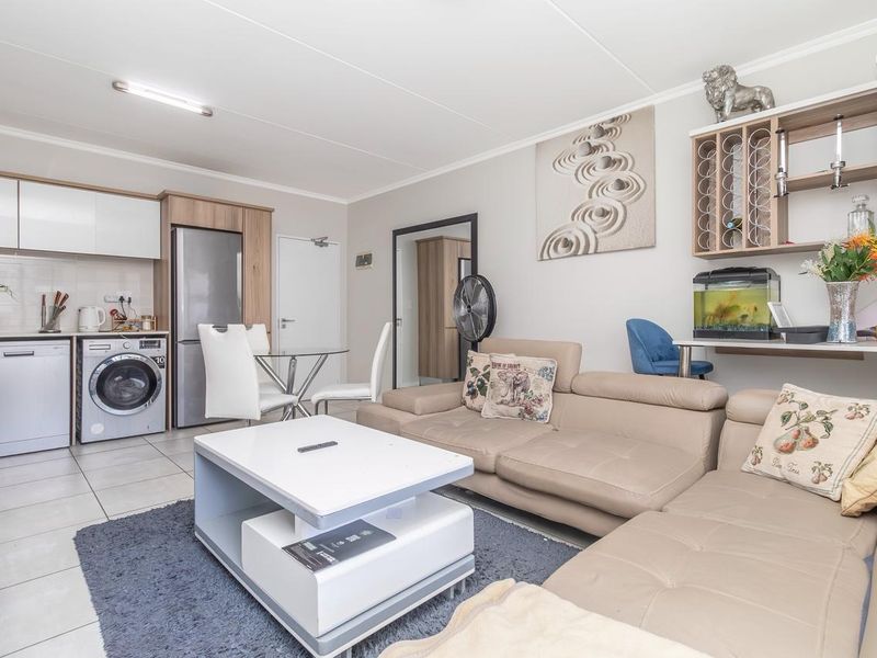 2 Bedroom Apartment / Flat for Sale in The Whisken Estate - Photo 6