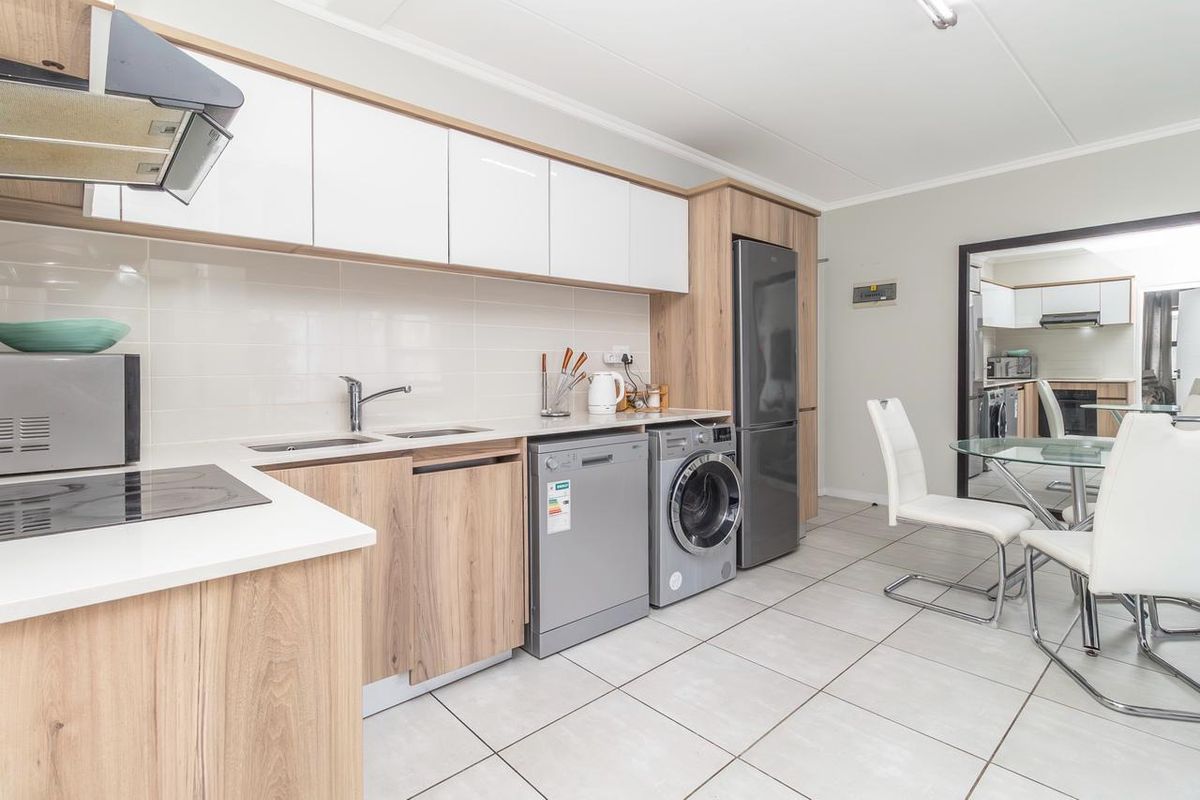 2 Bedroom Apartment / Flat for Sale in The Whisken Estate - Photo 3