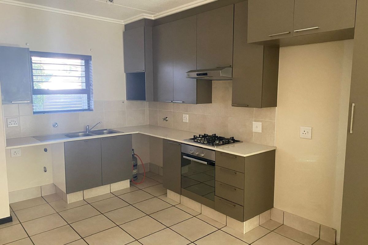 Modern and Private apartment! Not pet friendly. - Photo 2