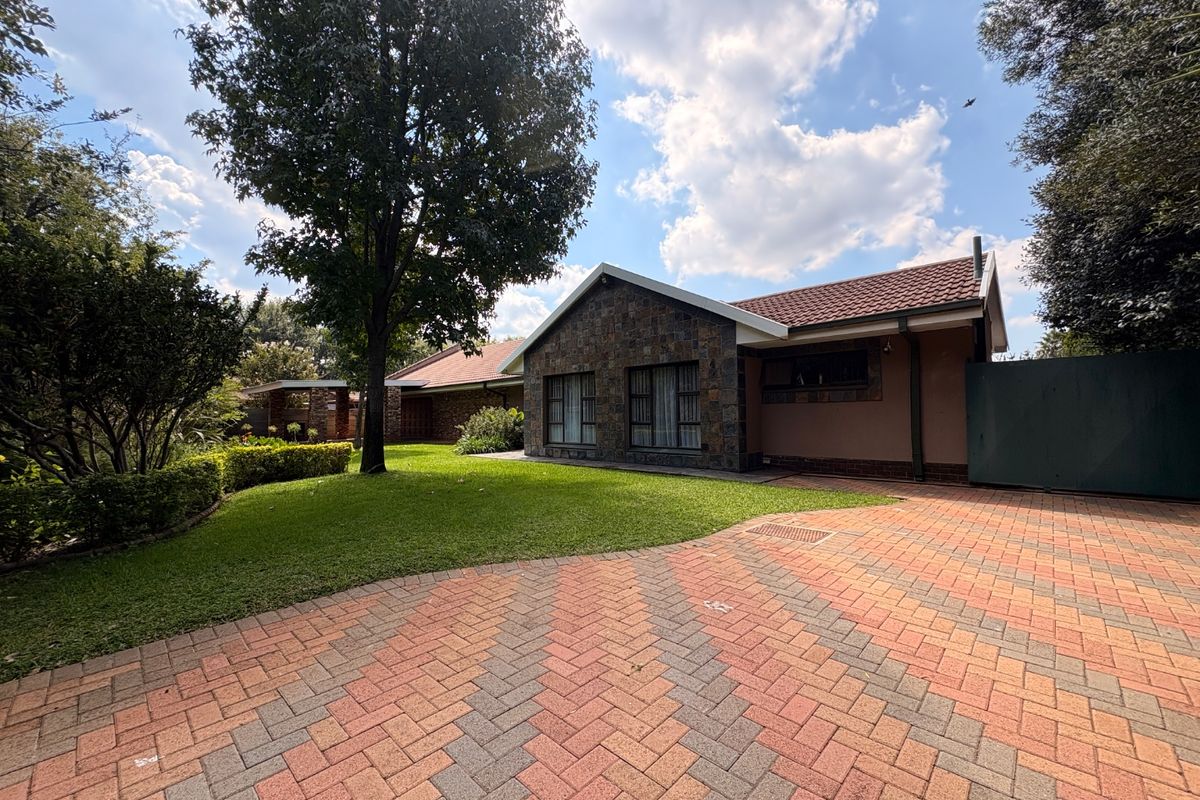 Stunning Family Home in a Prime Area! - Photo 3