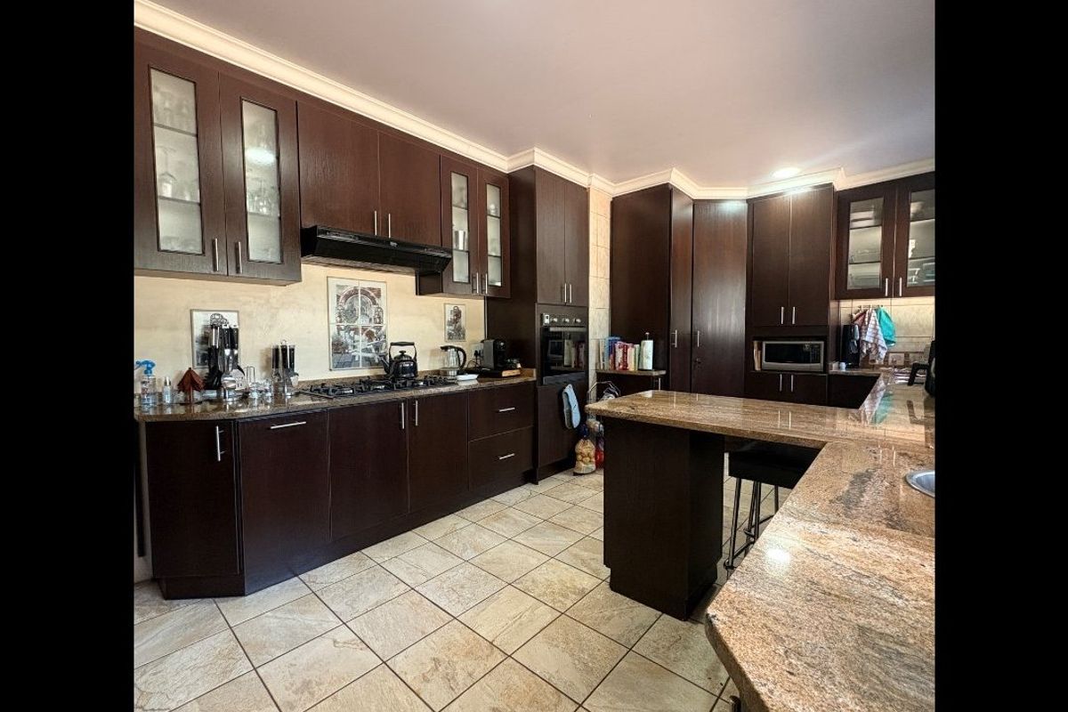 Stunning Family Home in a Prime Area! - Photo 5