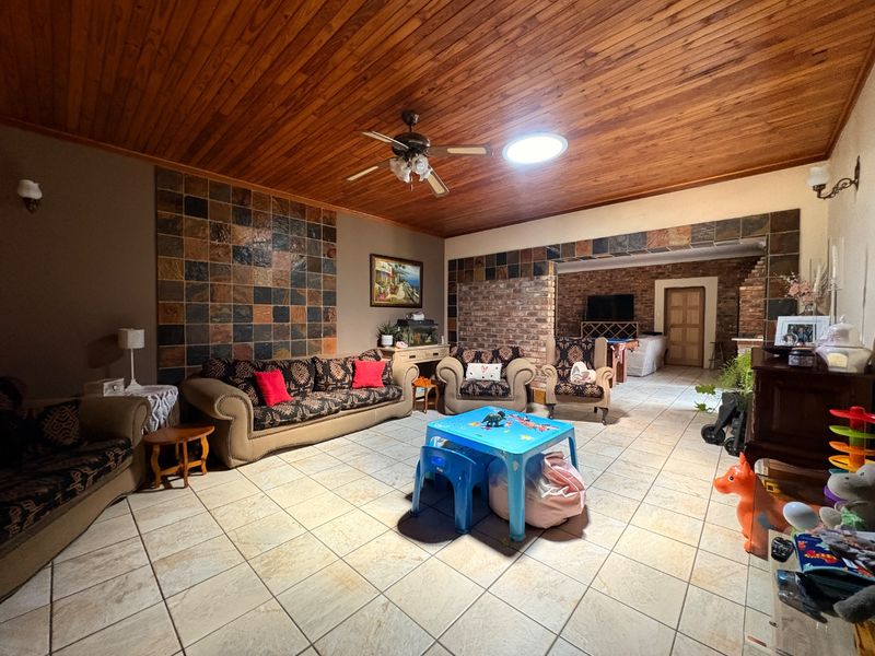 Stunning Family Home in a Prime Area! - Photo 9