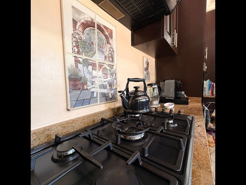 Stunning Family Home in a Prime Area! - Photo 7