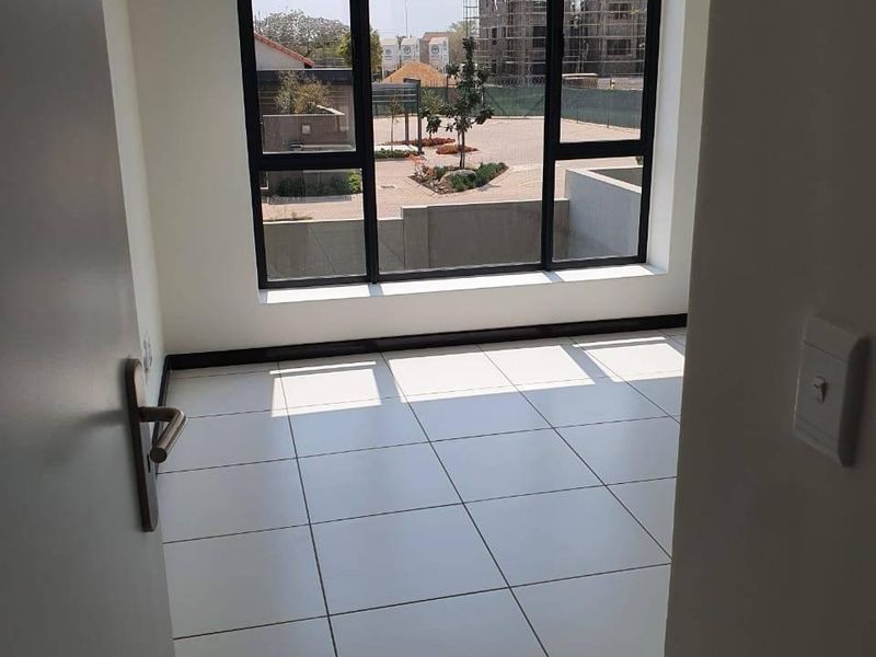 2-Bedroom Apartment Forsale  Craigavon, Sandton - Photo 3