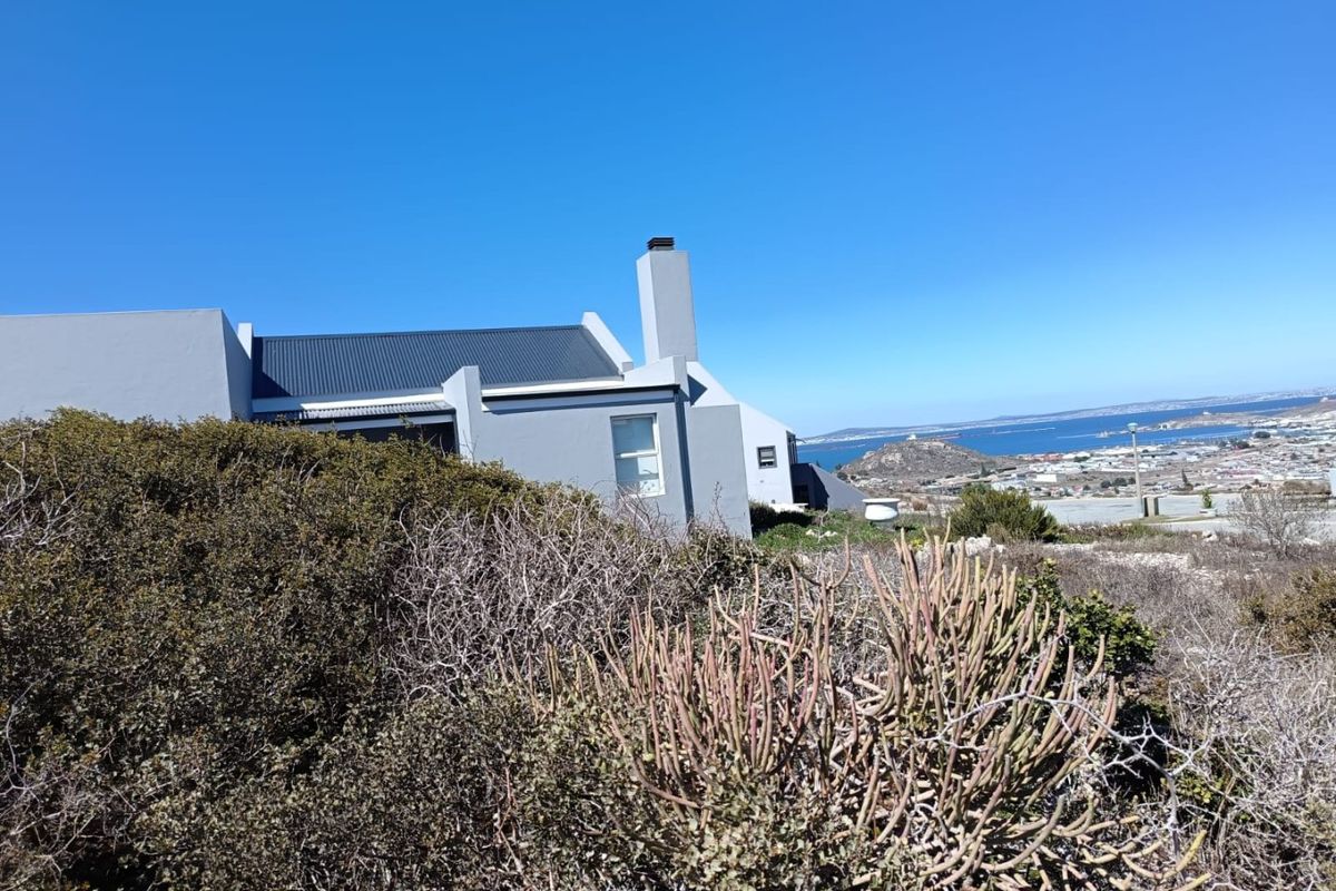 Elevated Coastal Living - Photo 4