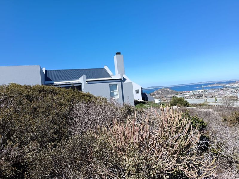 Elevated Coastal Living - Photo 4