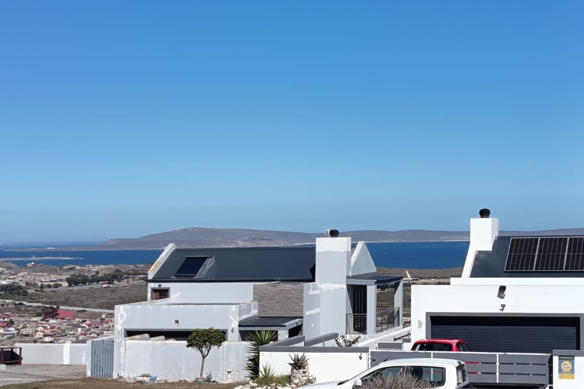 Elevated Coastal Living - Photo 3