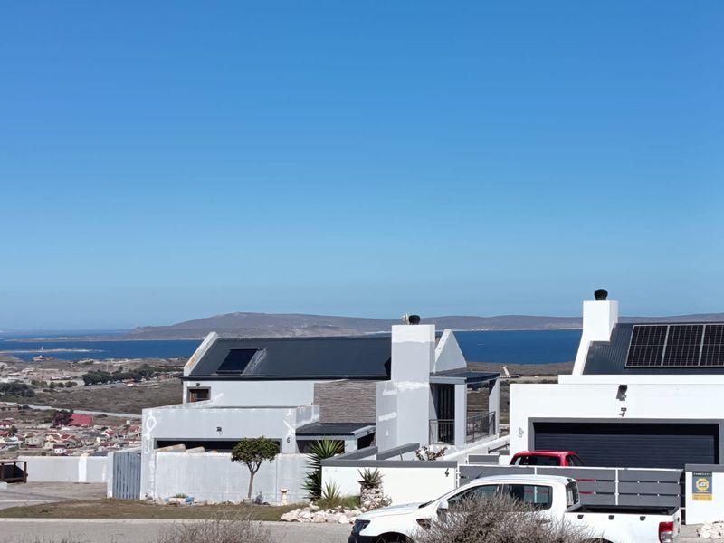 Elevated Coastal Living - Photo 3