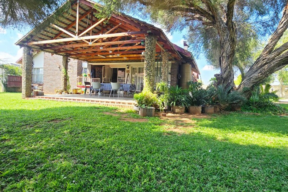 Comfort, Space and Family Living in Stilfontein Ext. 4 - Photo 2