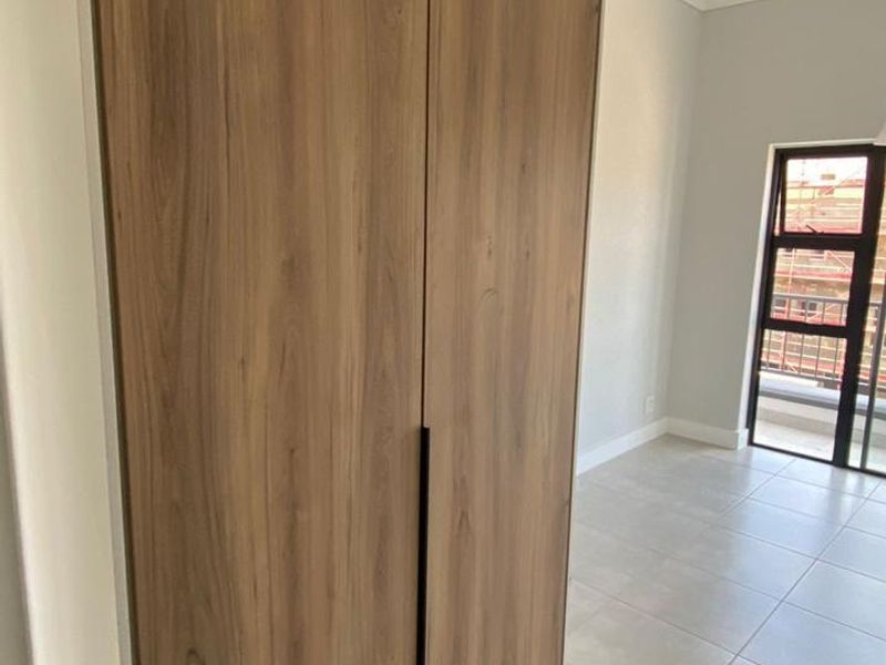 Modern 2 Bedroom Penthouse to rent in Munyaka, Waterfall City Midrand  - Photo 10