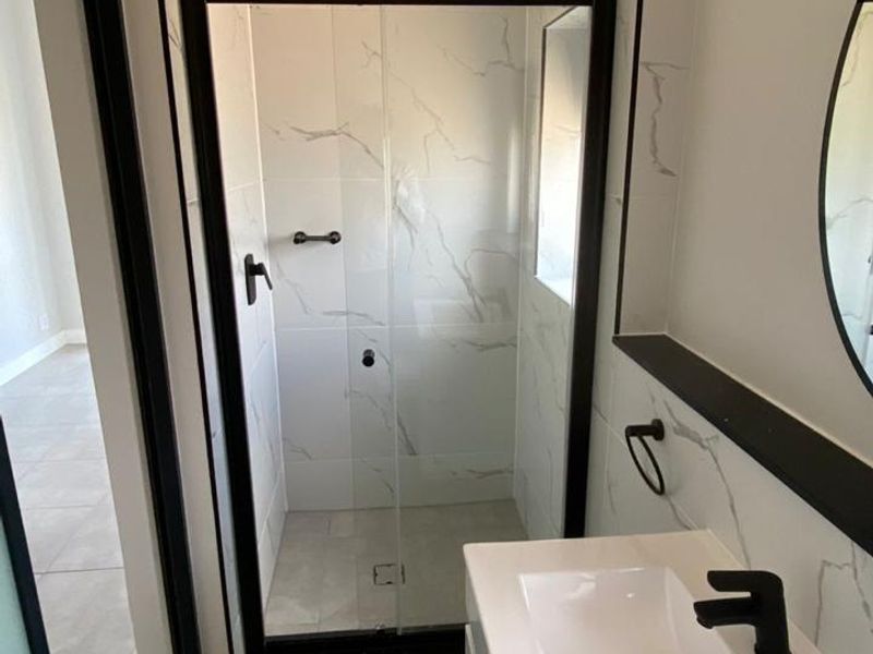 Modern 2 Bedroom Penthouse to rent in Munyaka, Waterfall City Midrand  - Photo 8