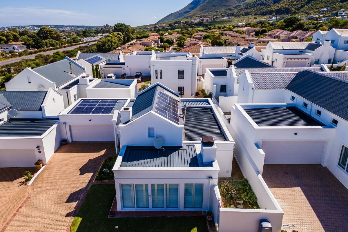 Luxury Coastal Living between mountain and Sea - Immaculate home in Negester Noord - Photo 3