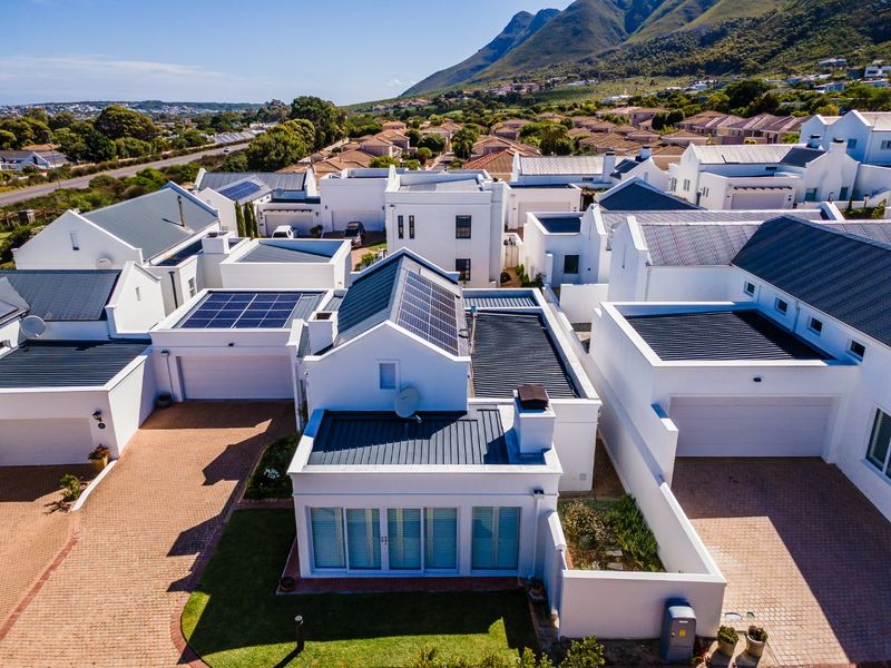 Luxury Coastal Living between mountain and Sea - Immaculate home in Negester Noord - Photo 3