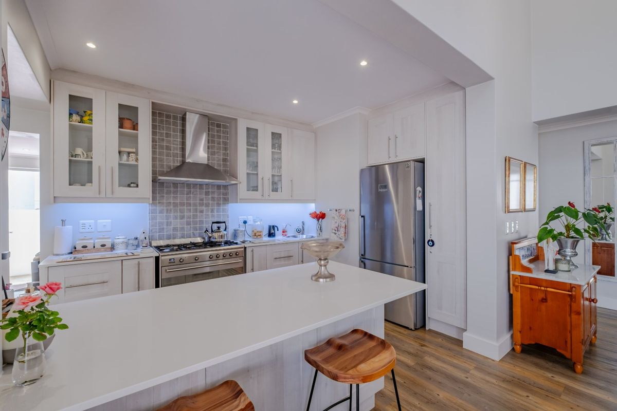 Luxury Coastal Living between mountain and Sea - Immaculate home in Negester Noord - Photo 4