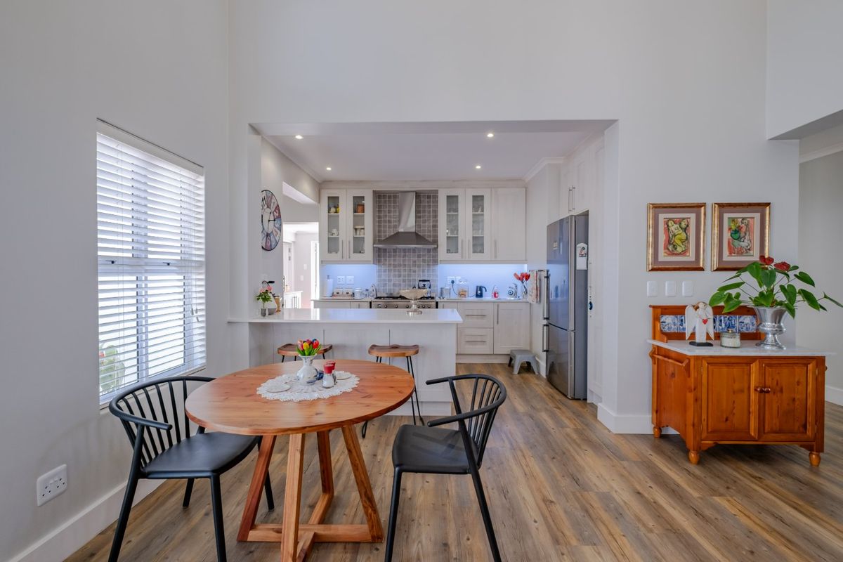 Luxury Coastal Living between mountain and Sea - Immaculate home in Negester Noord - Photo 5