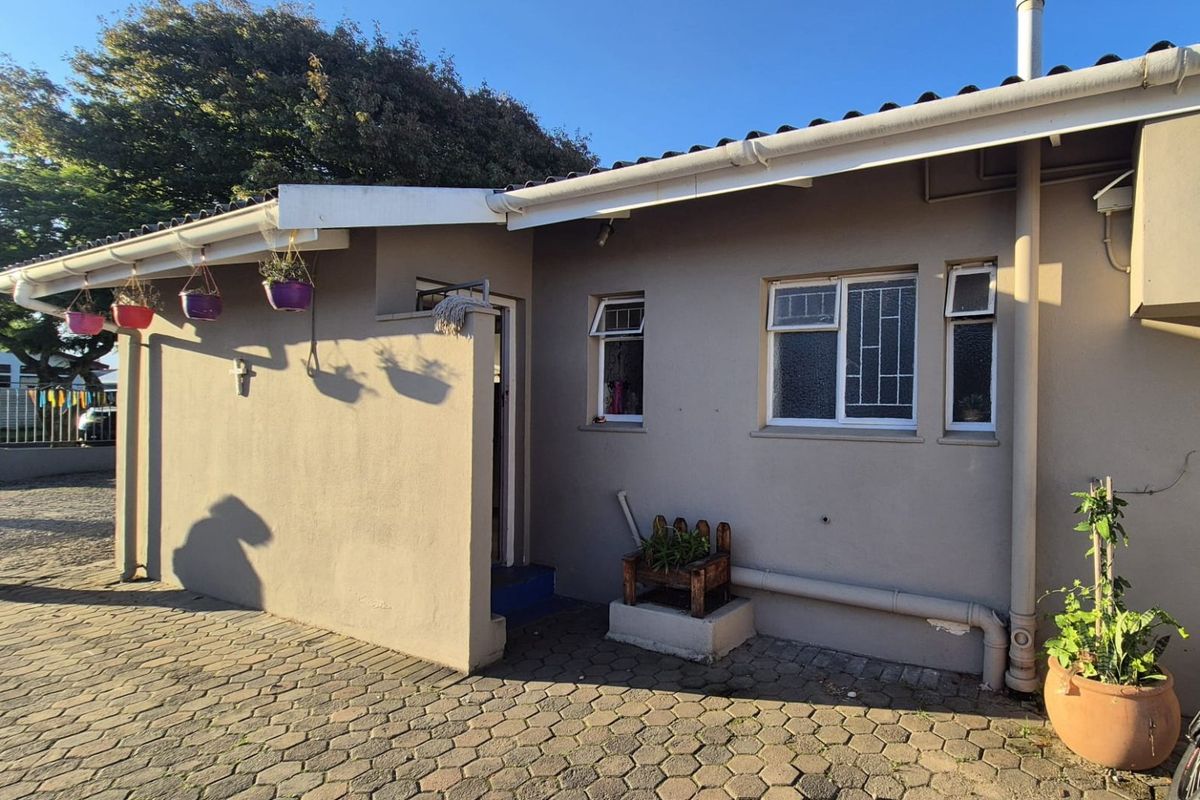 Central dual-living property or investment opportunity - Photo 3