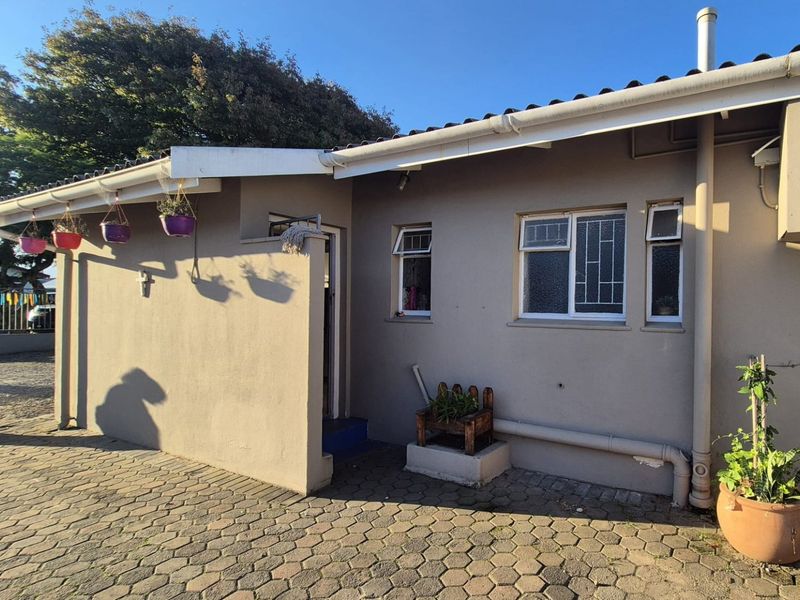 Central dual-living property or investment opportunity - Photo 3