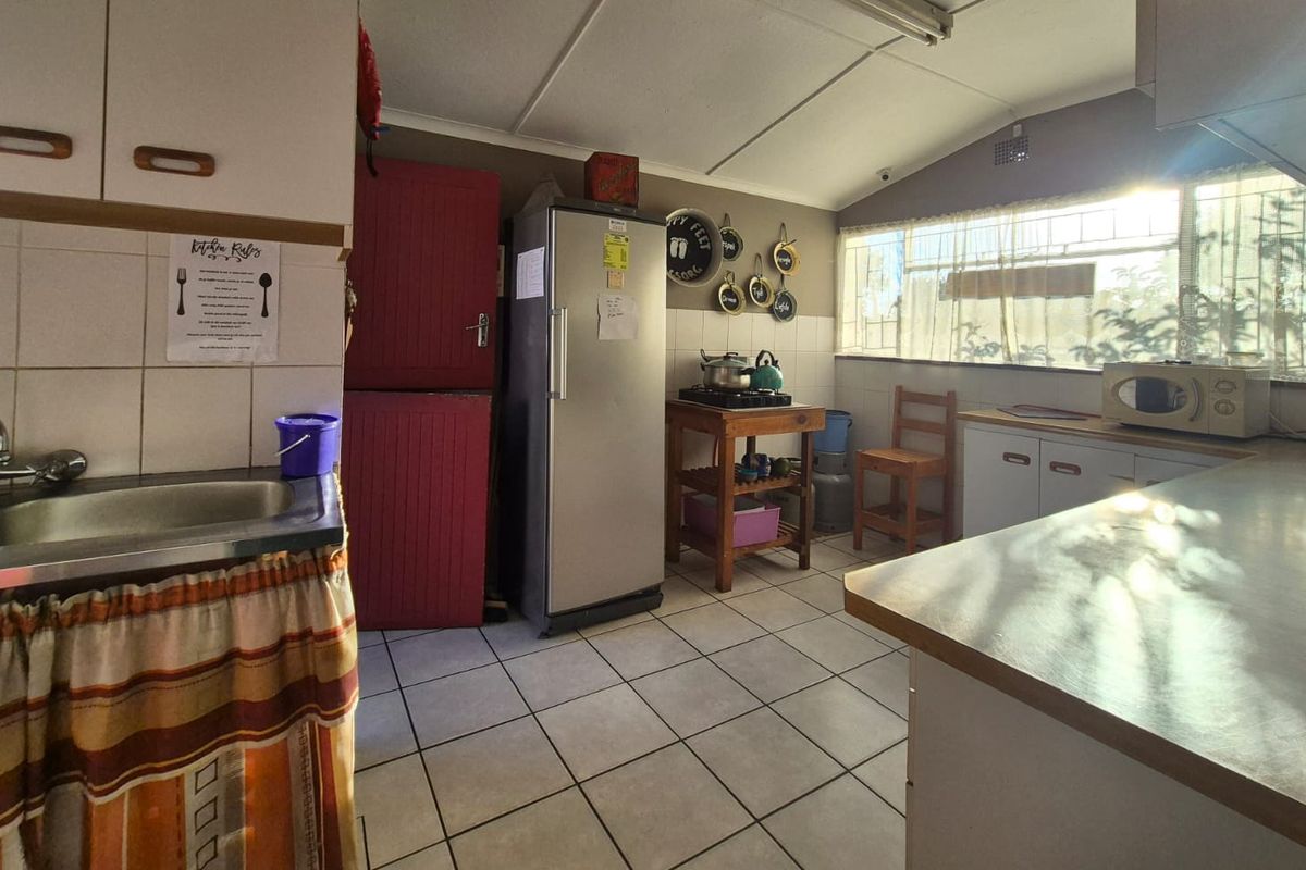 Central dual-living property or investment opportunity - Photo 5