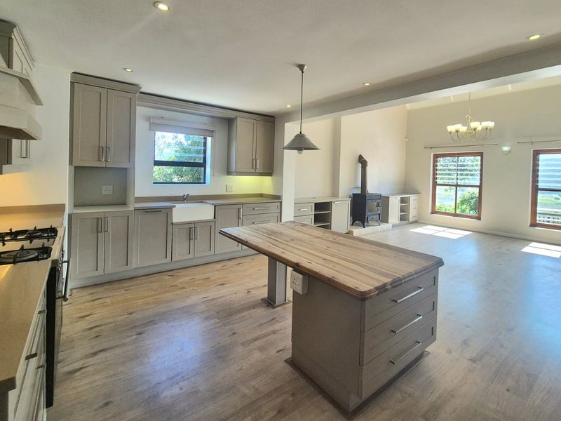 Lifestyle living with views of the lake and sea - Photo 5