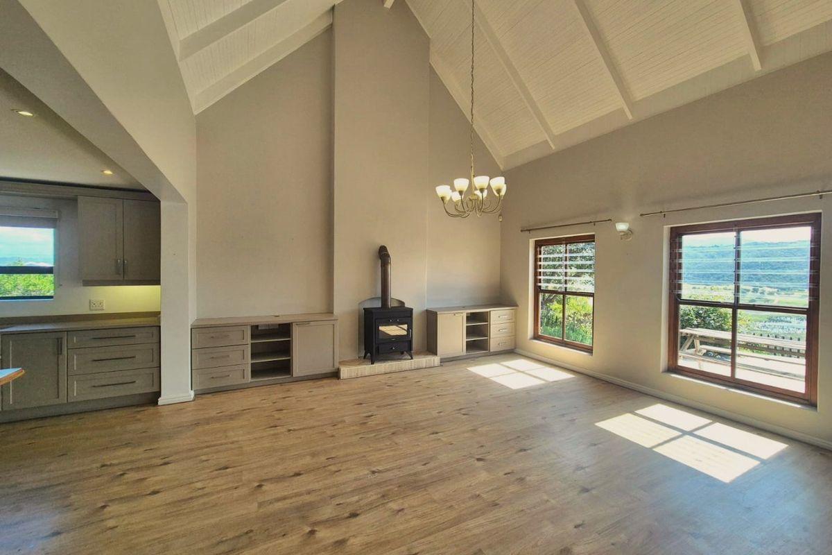 Lifestyle living with views of the lake and sea - Photo 4