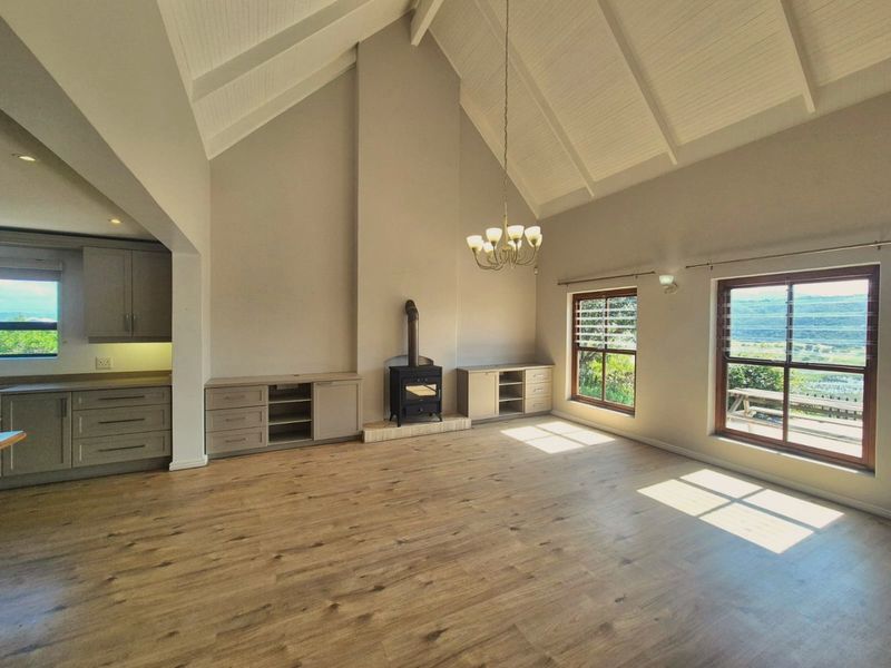 Lifestyle living with views of the lake and sea - Photo 4