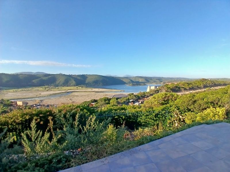 Lifestyle living with views of the lake and sea - Photo 2