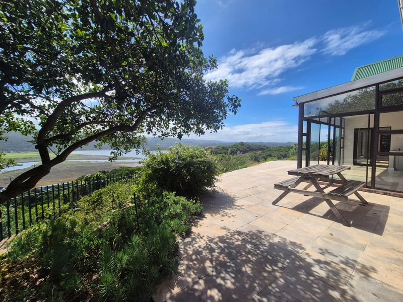 Lifestyle living with views of the lake and sea - Photo 10