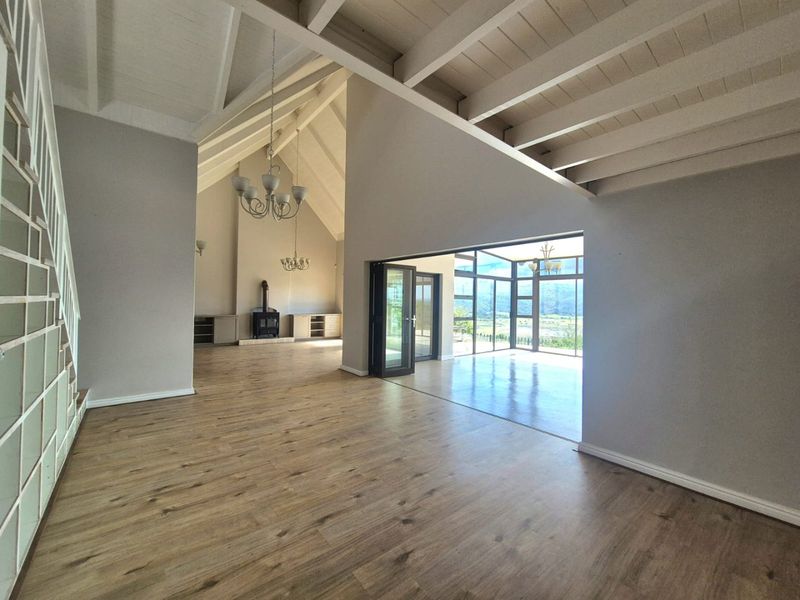 Lifestyle living with views of the lake and sea - Photo 6