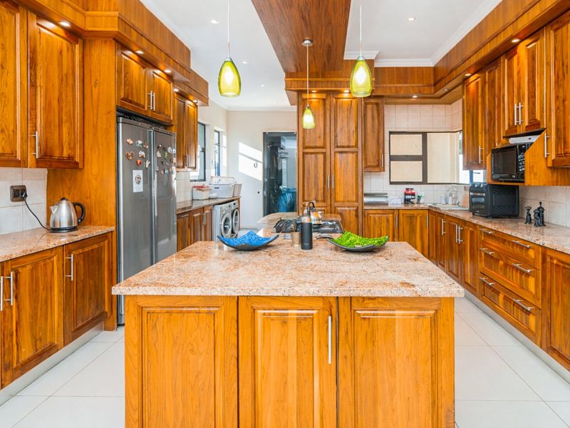 Caribbean Beach Home Offering Resort-Style Living - Photo 6