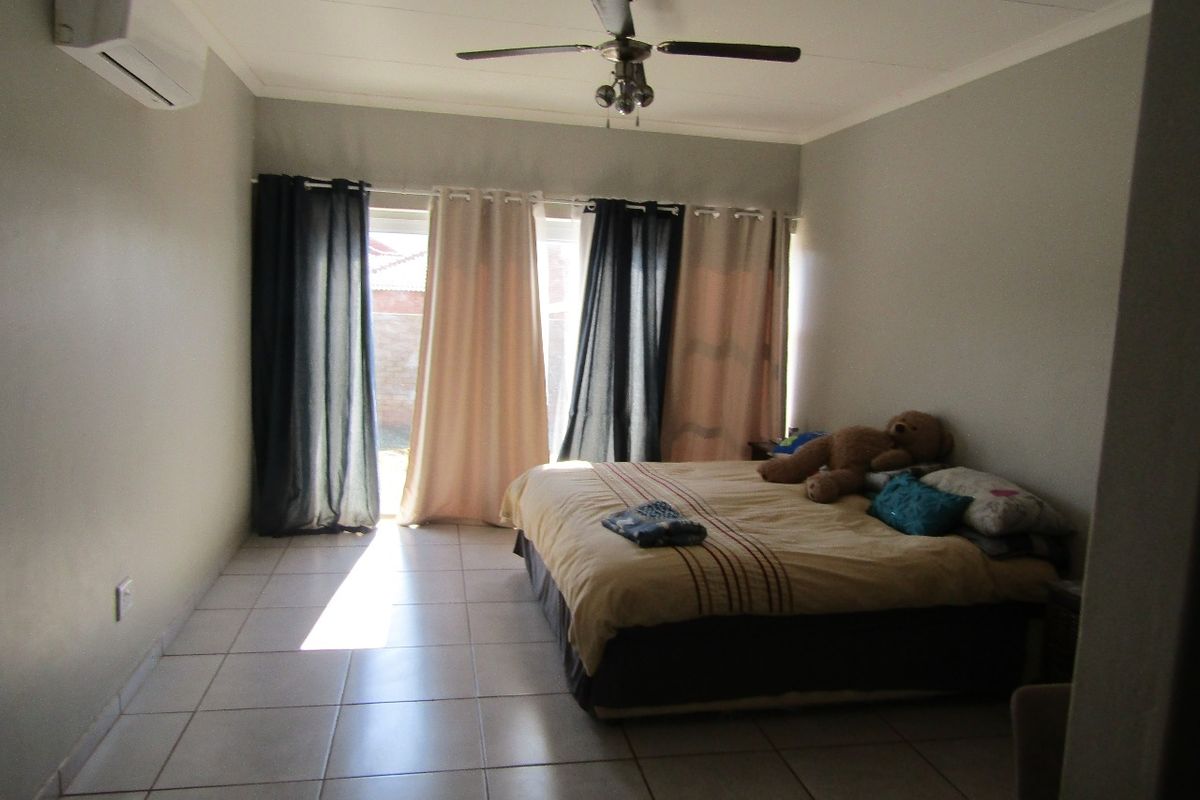 Live Where You Love, Family Comfort in Thabazimbi! - Photo 3