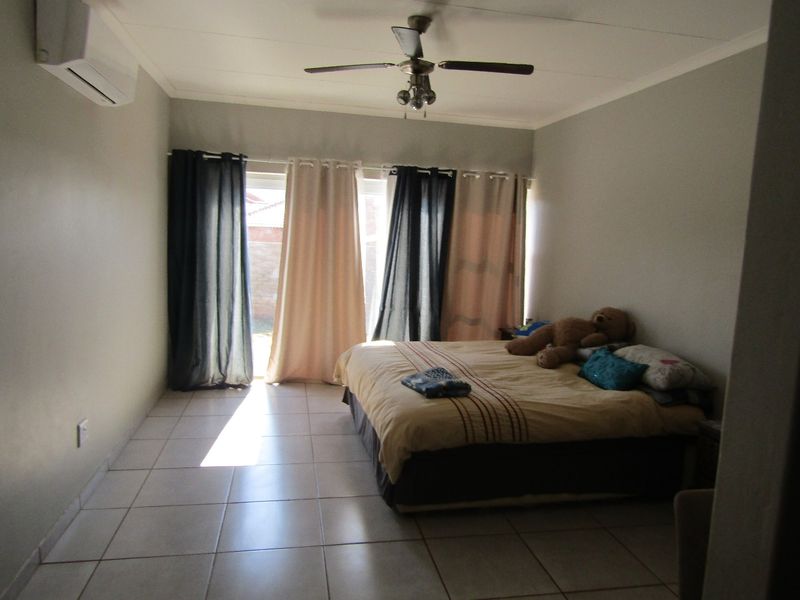 Live Where You Love, Family Comfort in Thabazimbi! - Photo 3