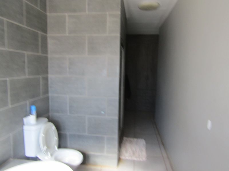 Live Where You Love, Family Comfort in Thabazimbi! - Photo 10