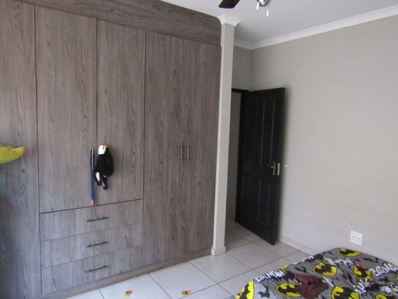 Live Where You Love, Family Comfort in Thabazimbi! - Photo 7