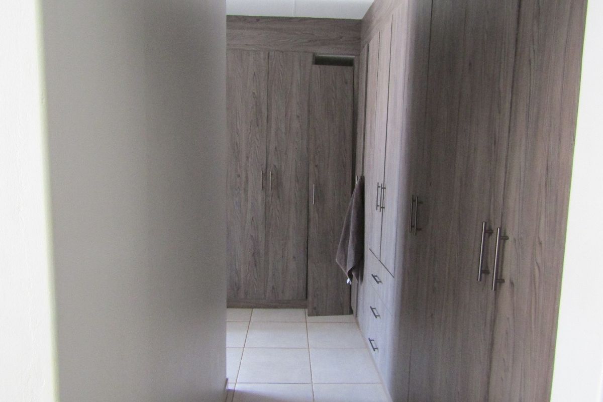 Live Where You Love, Family Comfort in Thabazimbi! - Photo 4