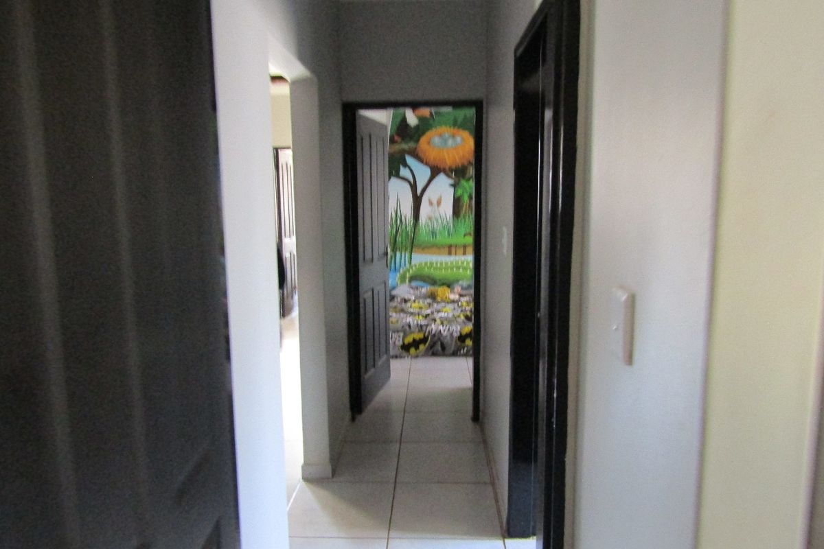 Live Where You Love, Family Comfort in Thabazimbi! - Photo 2