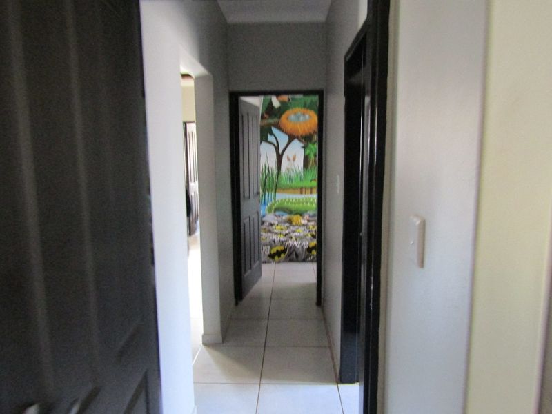 Live Where You Love, Family Comfort in Thabazimbi! - Photo 2