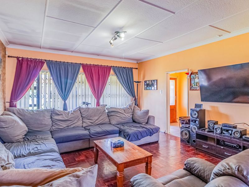 Soon to be Boomed - Corner Home. - Photo 3