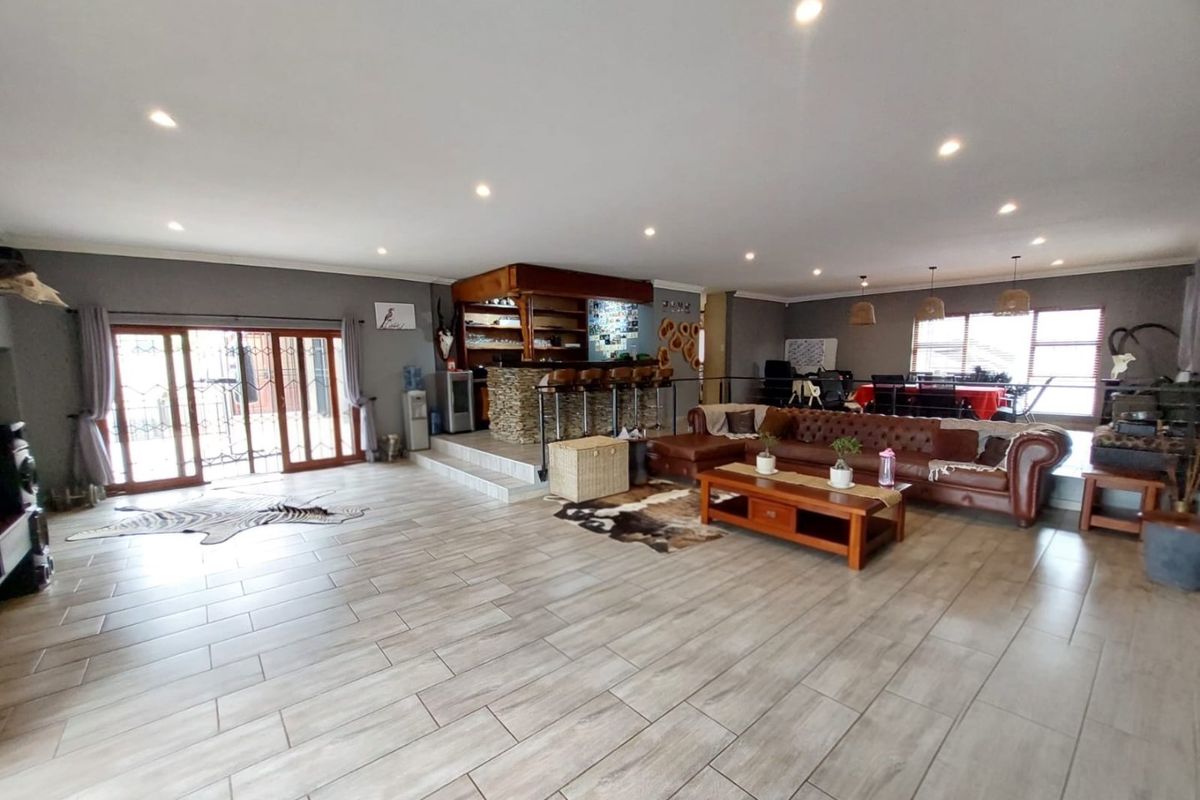 Spacious Family Home With Entertaining Features - Photo 2