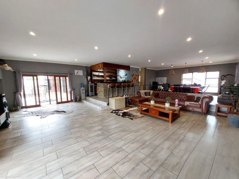 Spacious Family Home With Entertaining Features - Photo 2